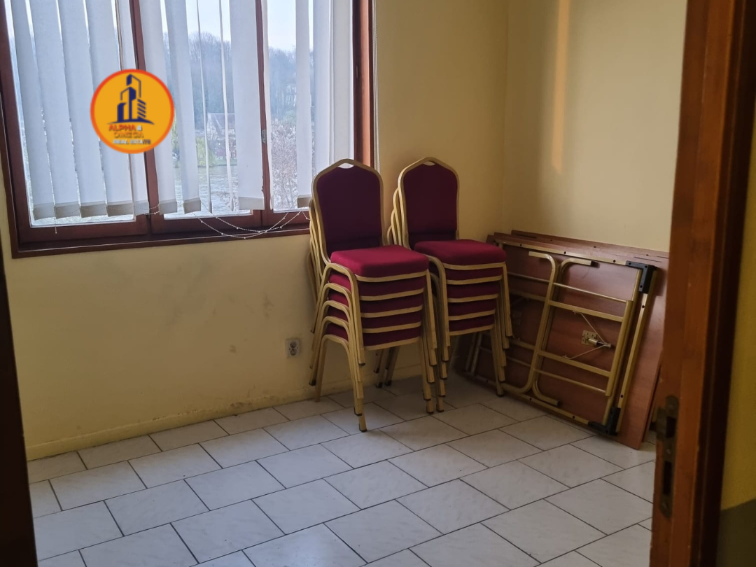Local à Melun - 50 à 70 Places, 600€/mois