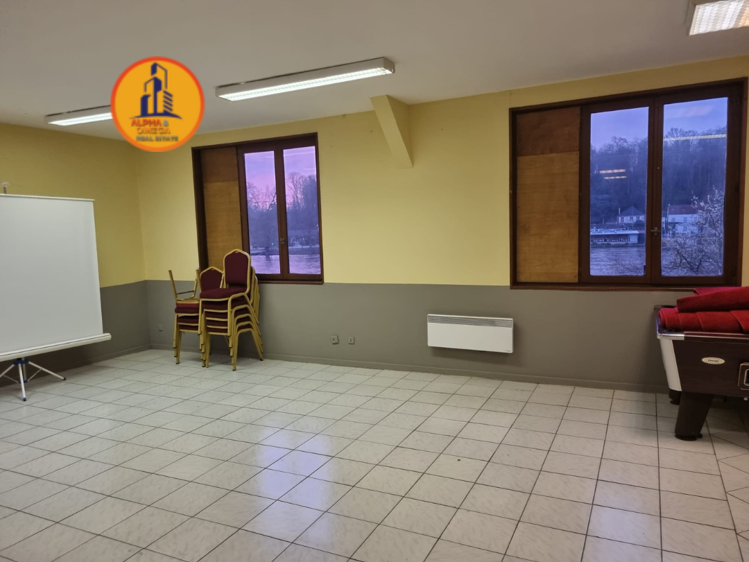 Local à Melun - 50 à 70 Places, 600€/mois – Image 2